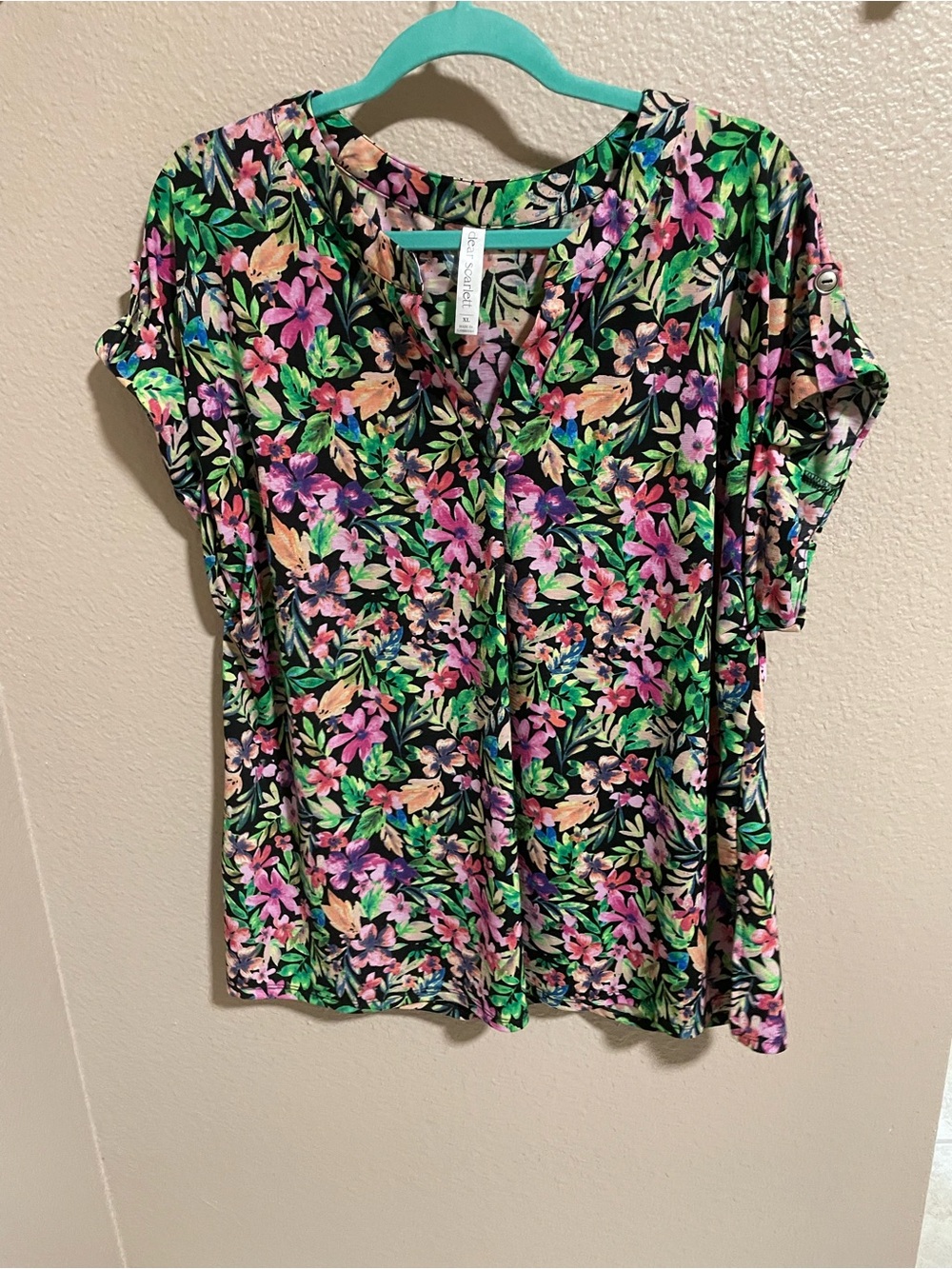 Dear Scarlett Black Floral Short Sleeve V-Neck Top